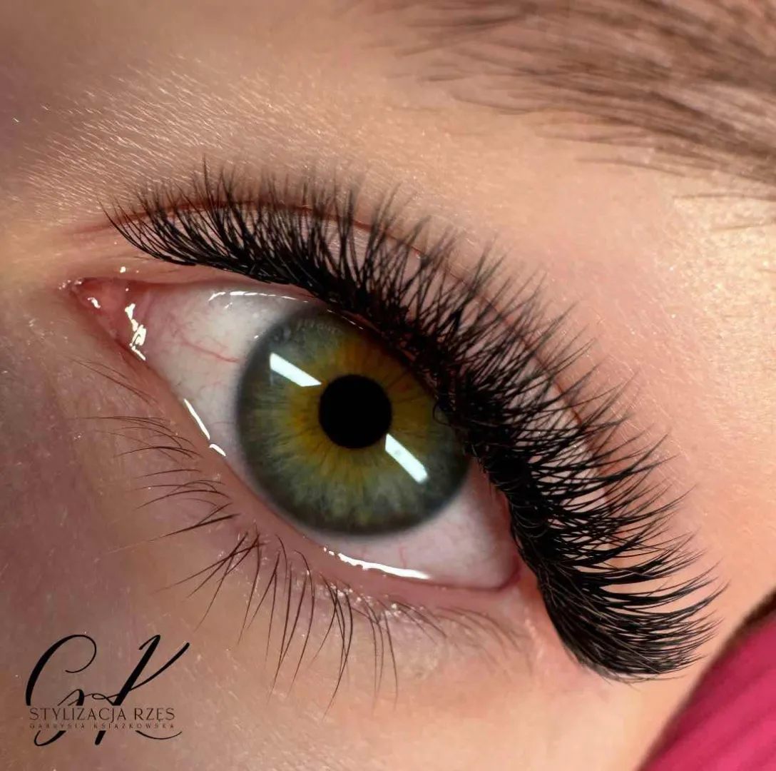 Stylizacja rzęs metodą objętościową - Salon Silk Płock