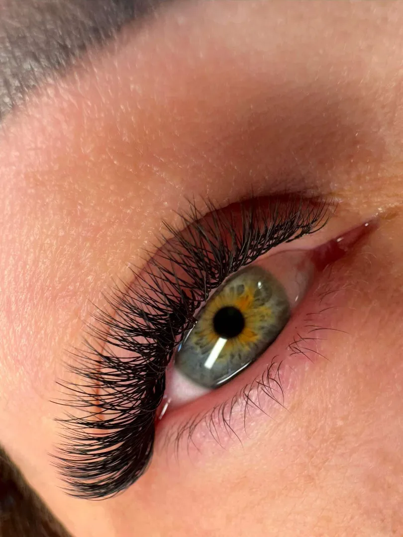 Stylizacja rzęs mega volume - Salon kosmetyczny Silk